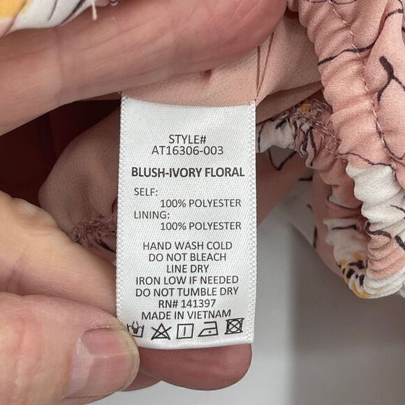 ASTR The Label Blush Ivory Deep V-Neck Floral Ruffle Blouse Size XS - Picture 4 of 7